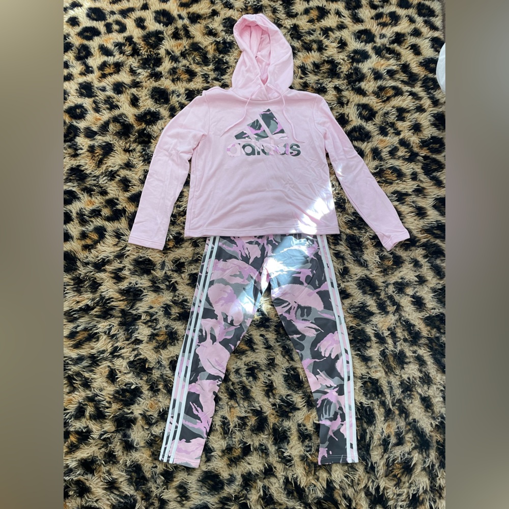 NWOT - ADIDAS Matching Set - sweatshirt and leggings - both size M